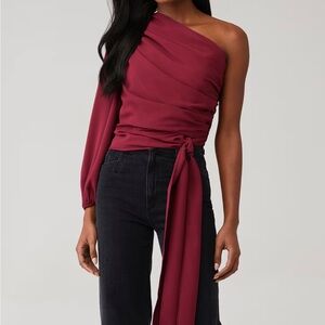 AMANDA UPRICHARD
BECS TOP